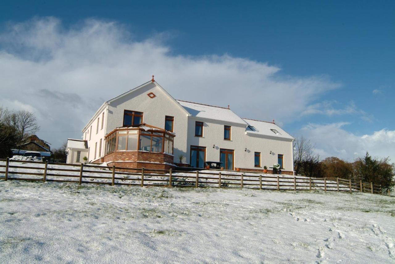 Penddaulwyn Uchaf Farm # Carmarthenshire Daire Nantgaredig Dış mekan fotoğraf